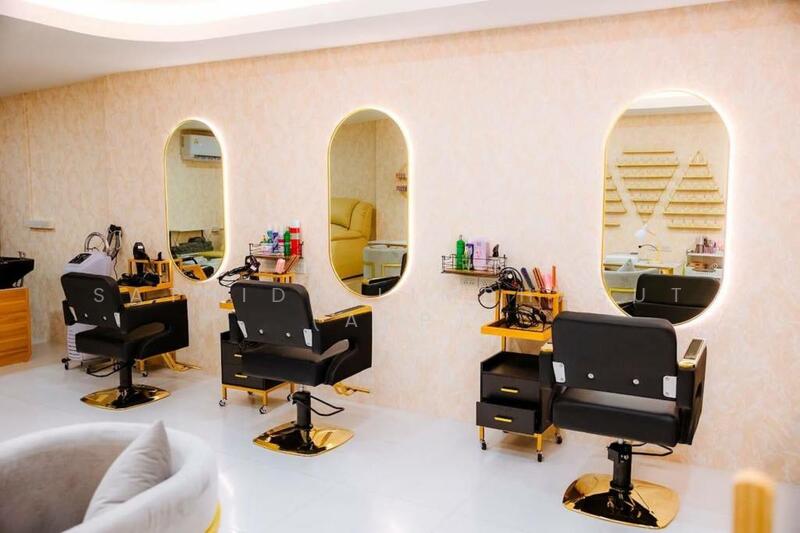 ขาย - Modern Beauty Salon And Nail Bar for Sale, ชลบุรี
