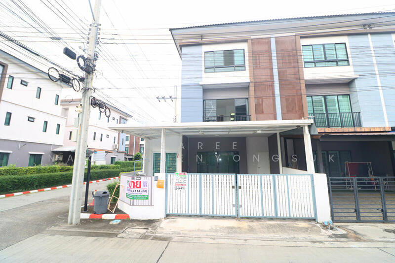 ทาวน์โฮม ลาดพร้าว, ทาวน์โฮม วังทองหลาง