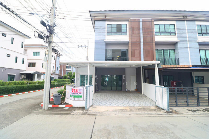 ทาวน์โฮม ลาดพร้าว, ทาวน์โฮม วังทองหลาง