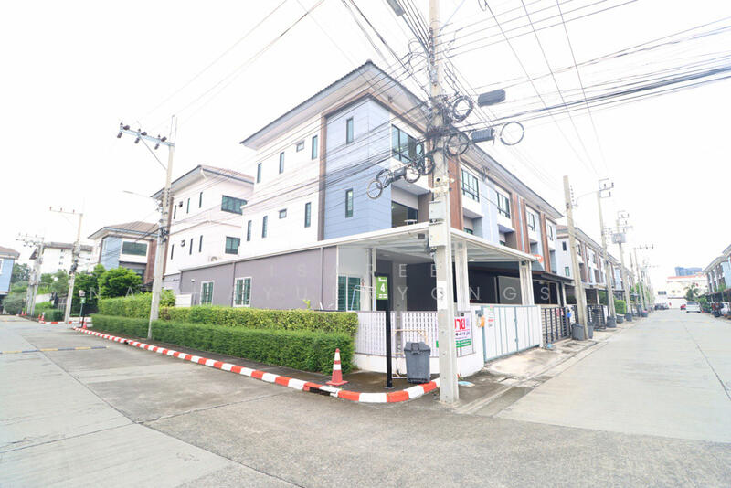 ทาวน์โฮม ลาดพร้าว, ทาวน์โฮม วังทองหลาง