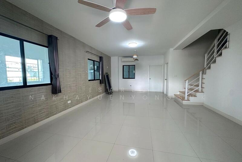 ทาวน์โฮม ลาดพร้าว, ทาวน์โฮม วังทองหลาง