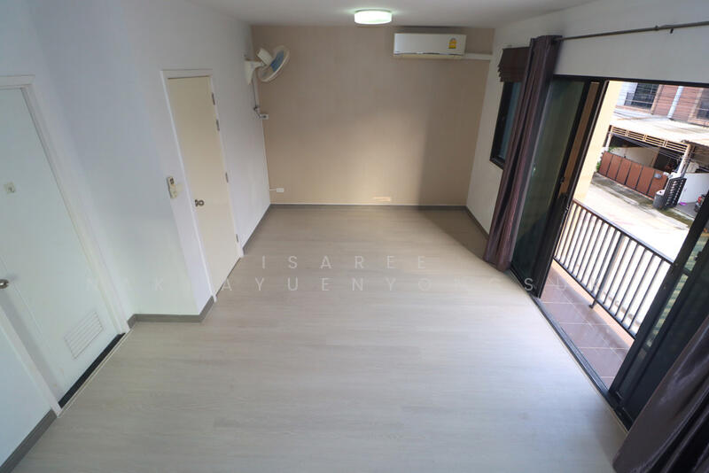 ทาวน์โฮม ลาดพร้าว, ทาวน์โฮม วังทองหลาง