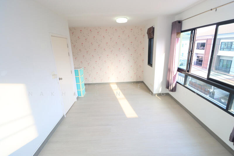 ทาวน์โฮม ลาดพร้าว, ทาวน์โฮม วังทองหลาง