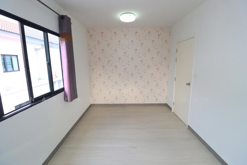 ทาวน์โฮม ลาดพร้าว, ทาวน์โฮม วังทองหลาง