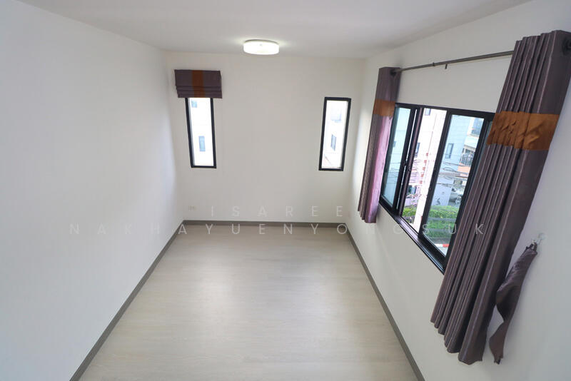 ทาวน์โฮม ลาดพร้าว, ทาวน์โฮม วังทองหลาง