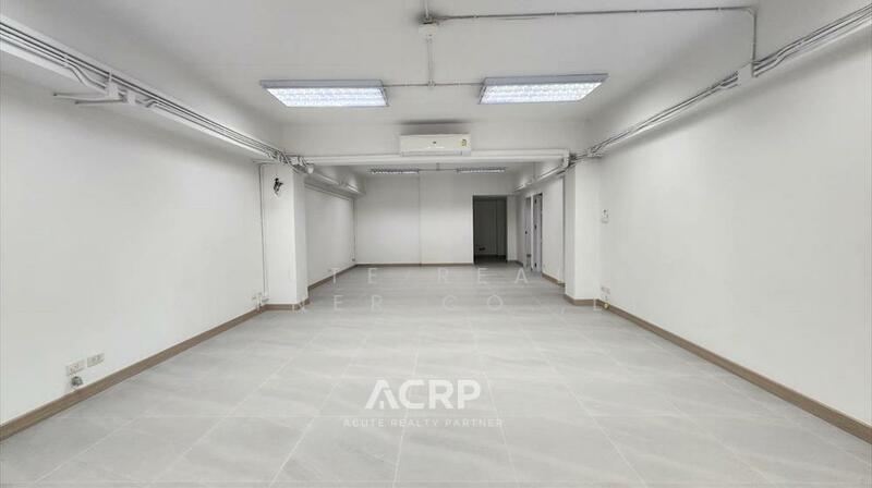 For Sale - ให้เช่าอาคารสำนักงาน 5 ชั้น ซอยพัฒนาการ 31/1 ทำเลดี รีโนเวทใหม่ พร้อมใช้งาน, Bangkok