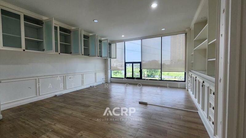 For Sale - ให้เช่าอาคารสำนักงาน 5 ชั้น ซอยพัฒนาการ 31/1 ทำเลดี รีโนเวทใหม่ พร้อมใช้งาน, Bangkok