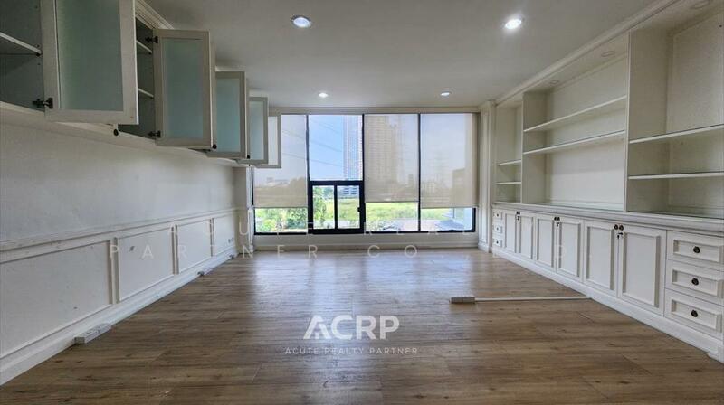 For Sale - ให้เช่าอาคารสำนักงาน 5 ชั้น ซอยพัฒนาการ 31/1 ทำเลดี รีโนเวทใหม่ พร้อมใช้งาน, Bangkok