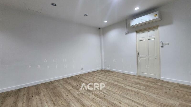 For Sale - ให้เช่าอาคารสำนักงาน 5 ชั้น ซอยพัฒนาการ 31/1 ทำเลดี รีโนเวทใหม่ พร้อมใช้งาน, Bangkok