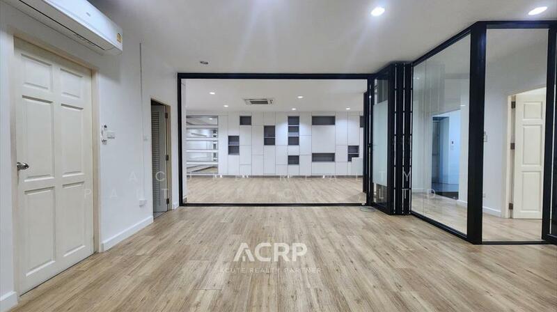 For Sale - ให้เช่าอาคารสำนักงาน 5 ชั้น ซอยพัฒนาการ 31/1 ทำเลดี รีโนเวทใหม่ พร้อมใช้งาน, Bangkok