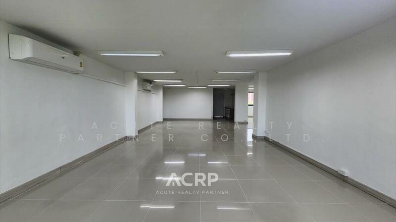 For Sale - ให้เช่าอาคารสำนักงาน 5 ชั้น ซอยพัฒนาการ 31/1 ทำเลดี รีโนเวทใหม่ พร้อมใช้งาน, Bangkok