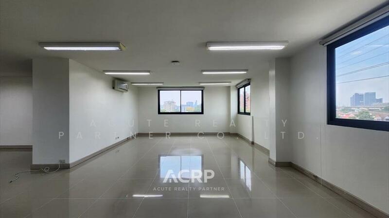 For Sale - ให้เช่าอาคารสำนักงาน 5 ชั้น ซอยพัฒนาการ 31/1 ทำเลดี รีโนเวทใหม่ พร้อมใช้งาน, Bangkok