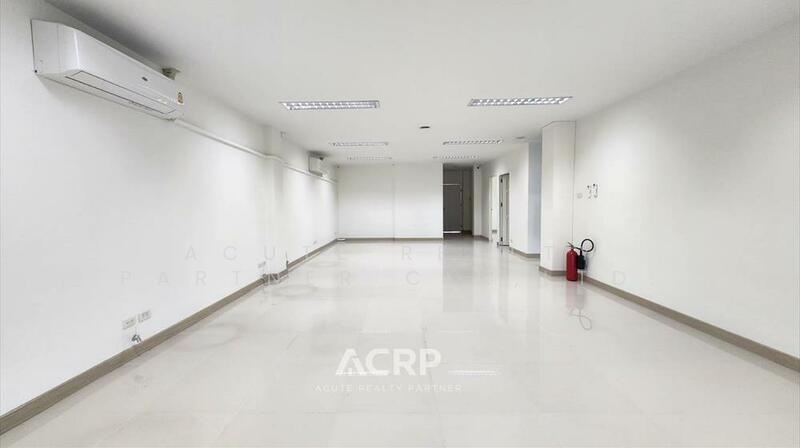 For Sale - ให้เช่าอาคารสำนักงาน 5 ชั้น ซอยพัฒนาการ 31/1 ทำเลดี รีโนเวทใหม่ พร้อมใช้งาน, Bangkok