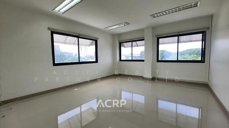 For Sale - ให้เช่าอาคารสำนักงาน 5 ชั้น ซอยพัฒนาการ 31/1 ทำเลดี รีโนเวทใหม่ พร้อมใช้งาน, Bangkok