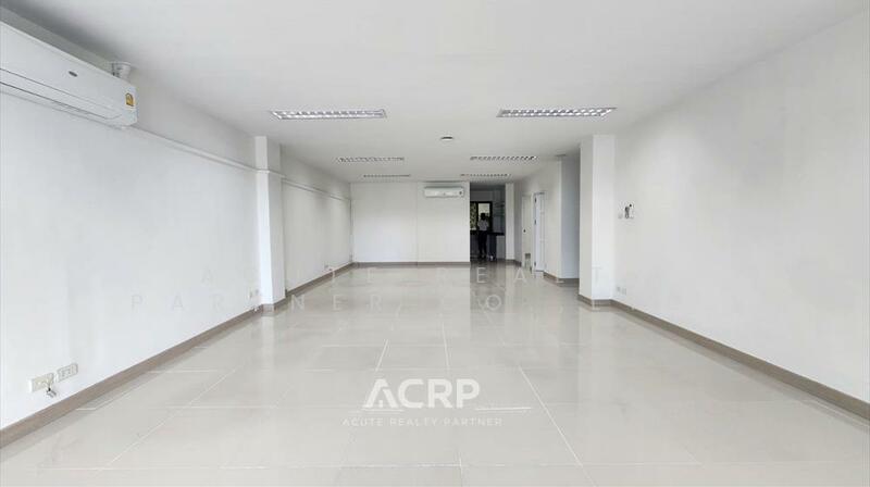 For Sale - ให้เช่าอาคารสำนักงาน 5 ชั้น ซอยพัฒนาการ 31/1 ทำเลดี รีโนเวทใหม่ พร้อมใช้งาน, Bangkok