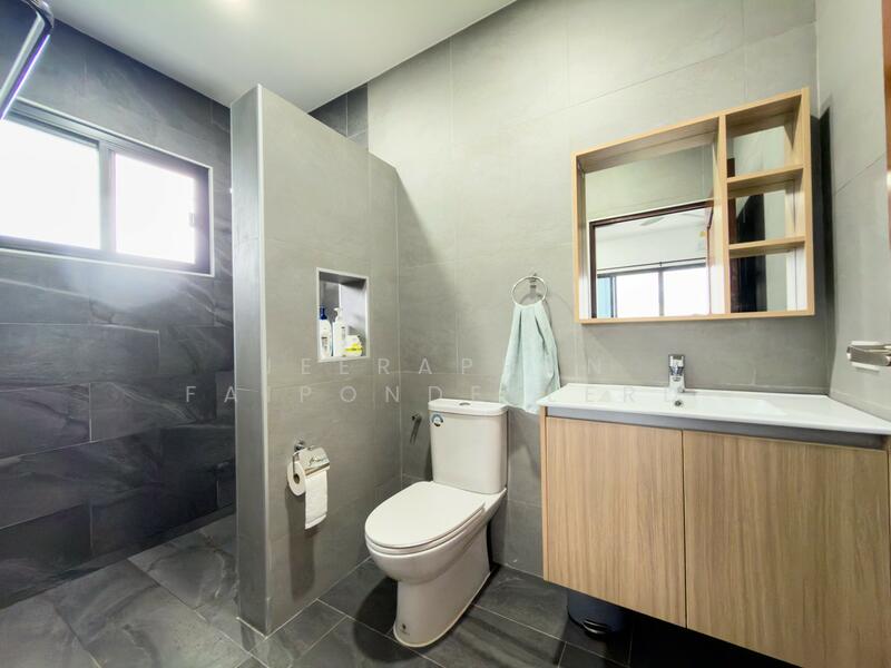 ขาย - กระบี่, กระบี่