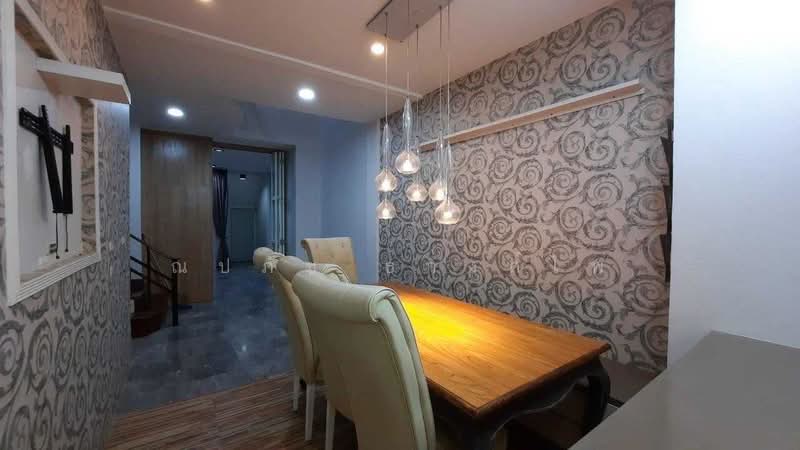Waratorn Ville, Bangkok, Soi Rerktrilak, Suan Luang, Bangkok, 5 Bedrooms, 300 sqm, Townhouse For Rent, by ณปภัช ธวงค์ไพ, 500015759 - DDproperty.com