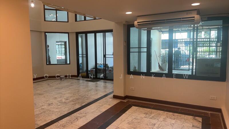 For Sale - 4-Br Townhouse near BTS Sala Daeng, Bangkok