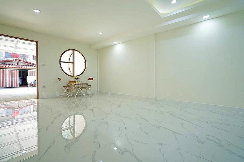 For Sale - รถไฟฟ้าอยู่หน้าหมู่บ้าน #หมู่บ้านรัตนาธิเบศร์ ทาวน์เฮ้าส์ รีโนเวทใหม่ ใกล้เซ็นทรัล เวสเกต, Nonthaburi