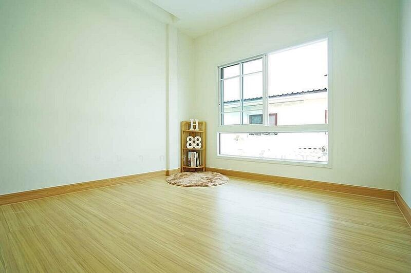 For Sale - รถไฟฟ้าอยู่หน้าหมู่บ้าน #หมู่บ้านรัตนาธิเบศร์ ทาวน์เฮ้าส์ รีโนเวทใหม่ ใกล้เซ็นทรัล เวสเกต, Nonthaburi