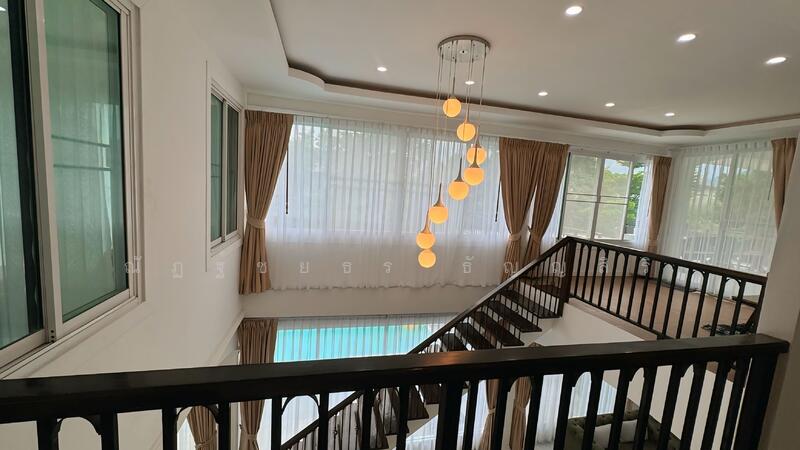 เพดาน Double Volume จากชั้น 2