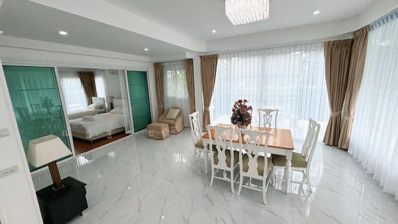 ห้องนอนชั้น 1 ห้องน้ำในตัว