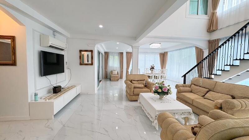 โถงชั้น 1