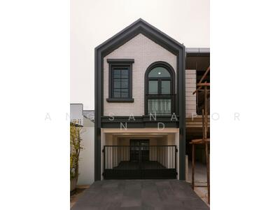 ขาย - ทาวน์เฮ้าส์ ปรีดีพนมยงศ์ 42, กรุงเทพ