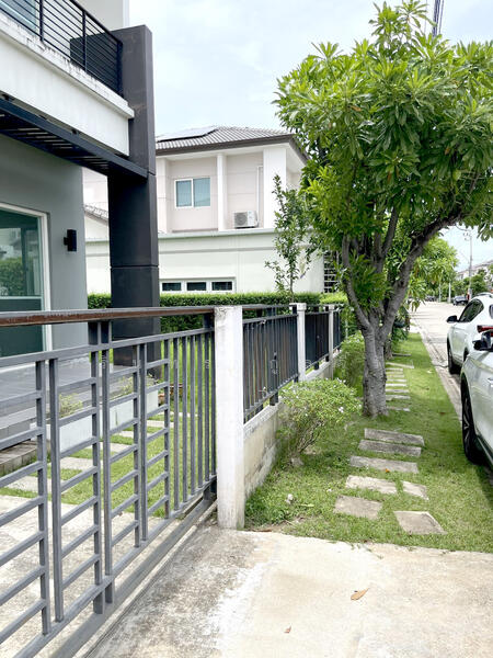 เซนโทร พระราม 9-มอเตอร์เวย์ บ้านเดี่ยว คุณภาพ จาก AP ราคาดี! ริมถนน, Bangkok, Khlong Song Ton Nun, Lat Krabang, Bangkok, 4 Bedrooms, 175 sqm, Single Detached House For Sale, by วรินทร กูลจีรัง, 500018415 - DDproperty.com