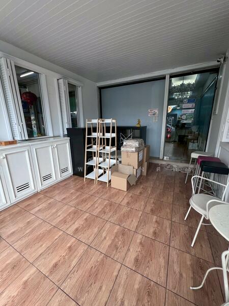 ห้องโถง ประตูทางเข้า