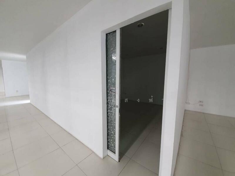 ให้เช่า - ให้เช่าโกดังพร้อมสำนักงาน ติดทางด่วนรามอินทรา, กรุงเทพ