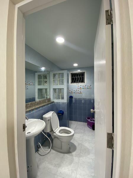 ห้องน้ำชั้น 2 สุขภัณฑ์ใหม่