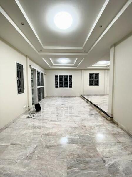 พื้นหินอ่อนลานพรานกระต่ายทั้งชั้น 1