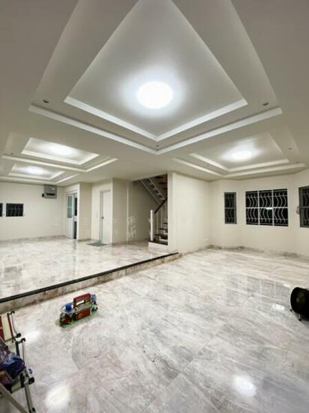 พื้นหินอ่อนลานพรานกระต่ายทั้งชั้น 1