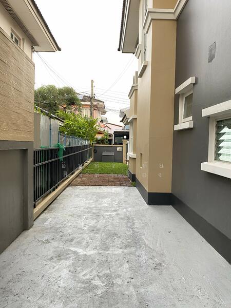 ุมุมข้างบ้าน