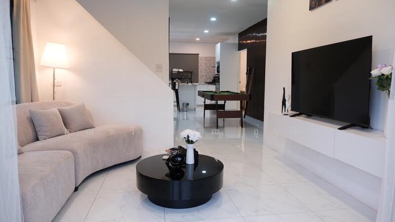 For Rent - Modern 2-Story Pool Villa in Udom Suk 42, Bangkok
