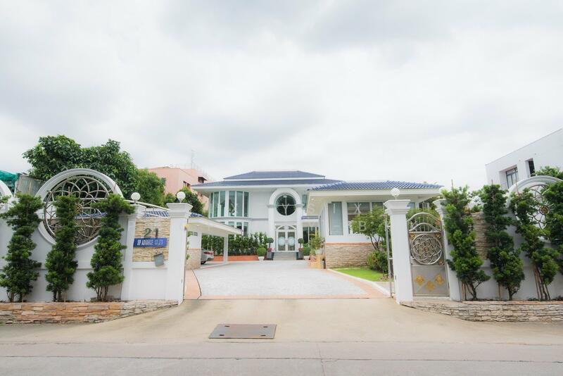 For Sale - House for Sale on Rama 9 Road, Bangkok