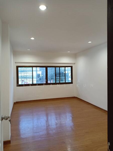 ซอยเจริญราษฎร์ 5, กรุงเทพ, เจริญราษฎร์, ทุ่งวัดดอน, สาทร, กรุงเทพ, 184 ตร.ม., ตึกแถว-อาคารพาณิชย์ ให้เช่า, โดย Napittha Tiyapanitkun, 500019902 - DDproperty.com