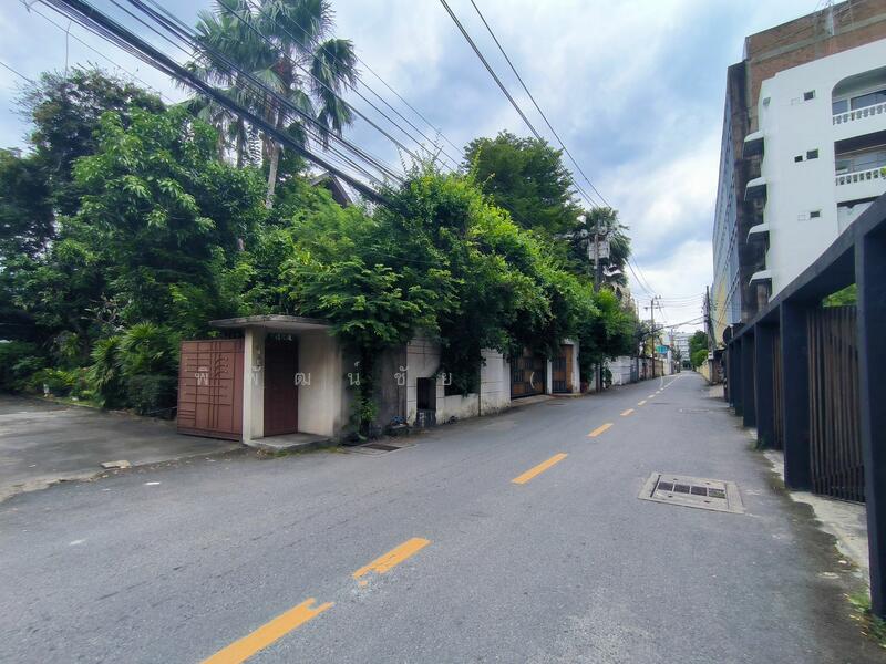 Land with house for sales 196 Sq.Wah. Soi Pridi Banomyong 37, Bangkok, สุขุมวิท 71, Khlong Tan Nua, Watthana, Bangkok, , 784 sqm, Land For Sale, by พิพัฒน์ชัย (เต้), 500020074 - DDproperty.com