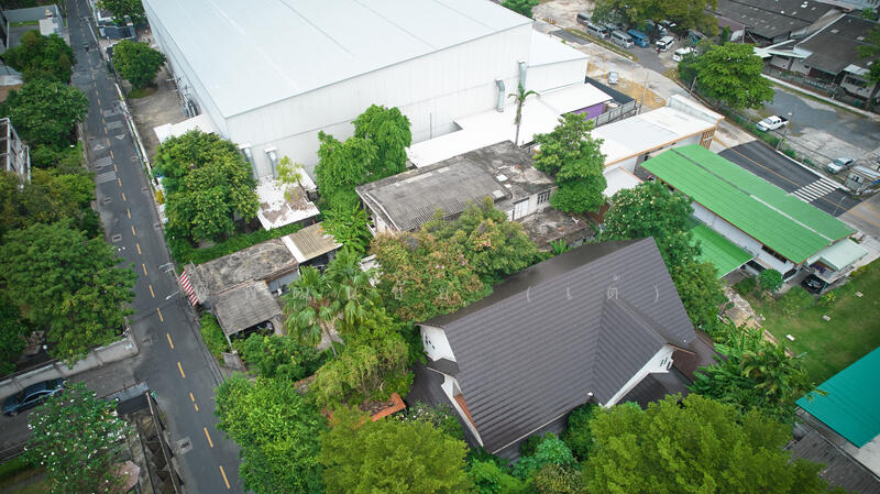 Land with house for sales 196 Sq.Wah. Soi Pridi Banomyong 37, Bangkok, สุขุมวิท 71, Khlong Tan Nua, Watthana, Bangkok, , 784 sqm, Land For Sale, by พิพัฒน์ชัย (เต้), 500020074 - DDproperty.com