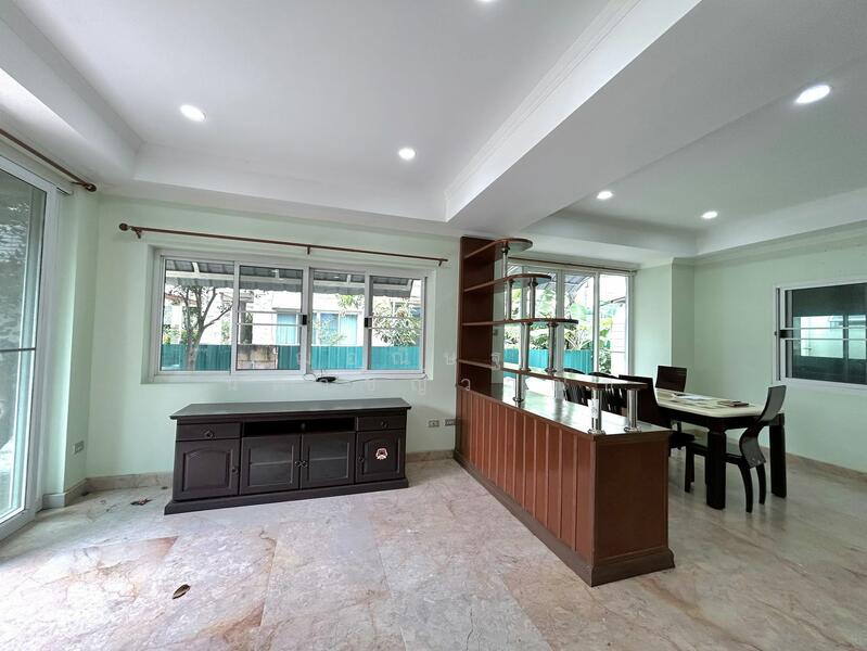 For Rent - ให้เช่าบ้าน เกษตร-นวมินทร์ ถนนนวลจันทร์ ตกแต่งใหม่ ทำเลดี เนื้อที่ 90ตรว. 4ห้องนอน 3ห้องน้ำ, Bangkok