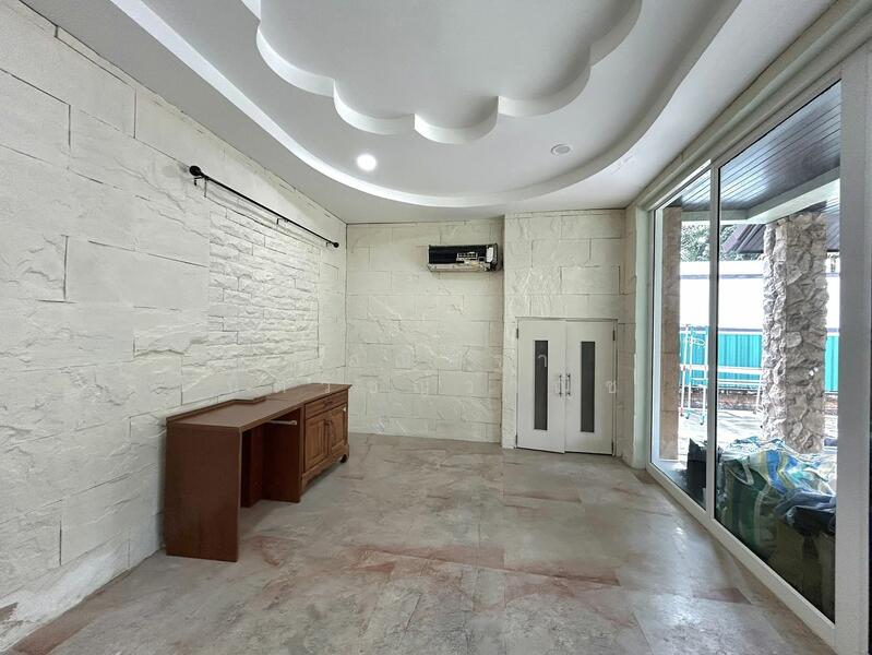 For Rent - ให้เช่าบ้าน เกษตร-นวมินทร์ ถนนนวลจันทร์ ตกแต่งใหม่ ทำเลดี เนื้อที่ 90ตรว. 4ห้องนอน 3ห้องน้ำ, Bangkok