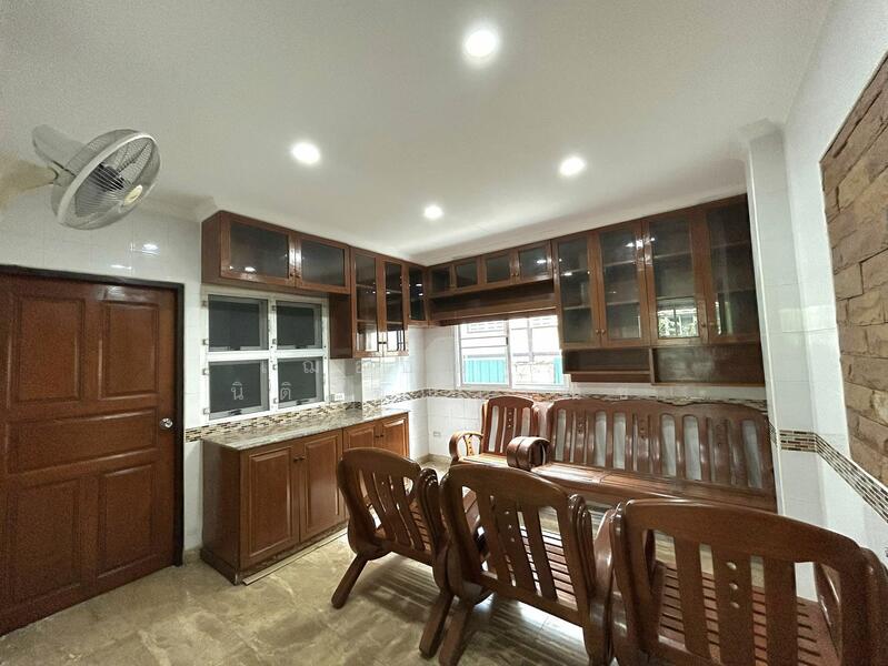 For Rent - ให้เช่าบ้าน เกษตร-นวมินทร์ ถนนนวลจันทร์ ตกแต่งใหม่ ทำเลดี เนื้อที่ 90ตรว. 4ห้องนอน 3ห้องน้ำ, Bangkok