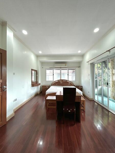 For Rent - ให้เช่าบ้าน เกษตร-นวมินทร์ ถนนนวลจันทร์ ตกแต่งใหม่ ทำเลดี เนื้อที่ 90ตรว. 4ห้องนอน 3ห้องน้ำ, Bangkok