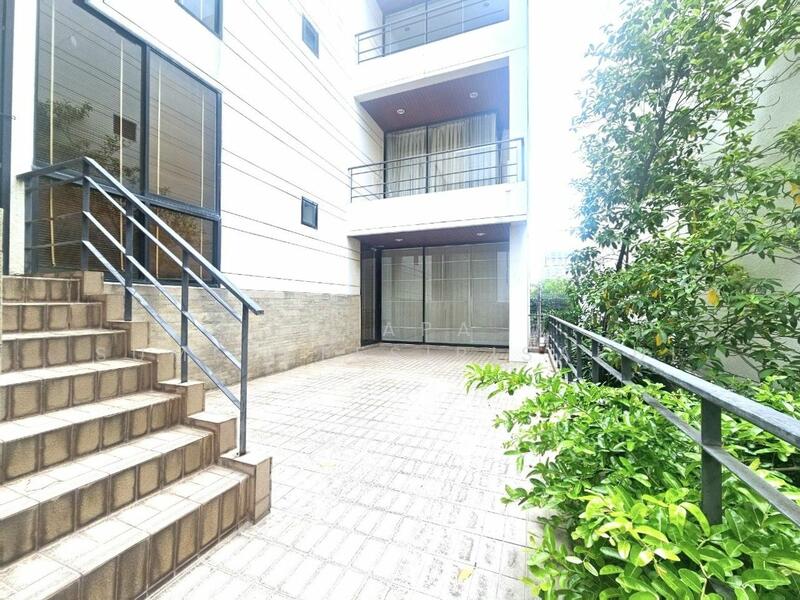 ขาย - 4-Br Townhouse near BTS Ari, กรุงเทพ