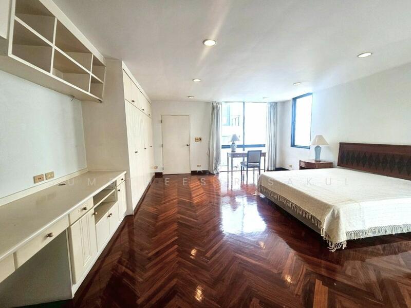 ขาย - 4-Br Townhouse near BTS Ari, กรุงเทพ