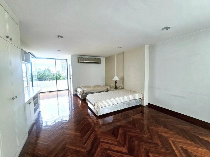 ขาย - 4-Br Townhouse near BTS Ari, กรุงเทพ