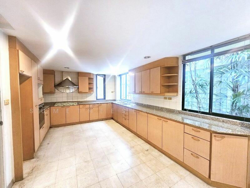 ขาย - 4-Br Townhouse near BTS Ari, กรุงเทพ