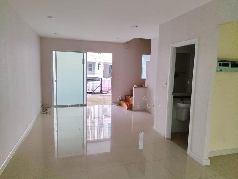 ให้เช่า - ให้เช่า ทาวน์โฮม 3 ชั้น ถนนแจ้งวัฒนะ ใกล้เมืองทองธานี และทางด่วน, นนทบุรี