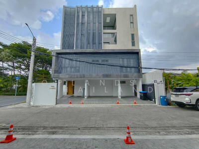 ขาย - ขาย บ้านหรู Pool Villa เกษตร-นวมินทร์ สูง 4 ชั้น ( มีลิฟท์ ) พื้นที่ใช้สอย 370 ตร.ม. Fully Furnished, กรุงเทพ